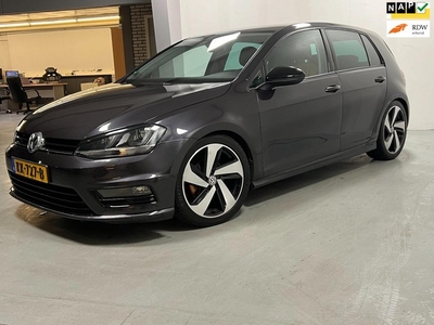 Volkswagen Golf 2.0 TDI R LINE