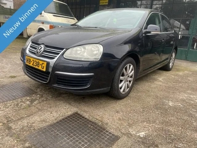 Volkswagen Jetta 2.0 TDI Highline (bj 2010)