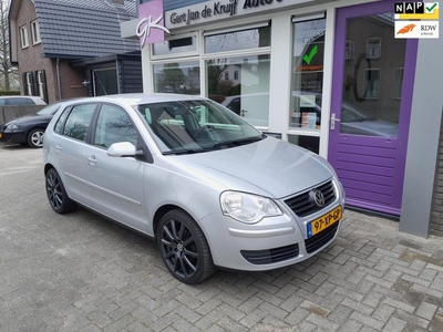 Volkswagen Polo 1.6-16V Optive NL Auto