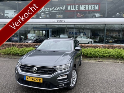 Volkswagen T-Roc 1.5 TSI Style Executive Clim.control - Cruise control - ParkS.V+A - Navi - App.Connect - Radio/TEL - A-Uitrijcam. - MFL-Stuurwiel - ML - LMV - Trekhaak - CD+AB - Ramen E-V+A - Spiegels E-V+V - Parkpilot