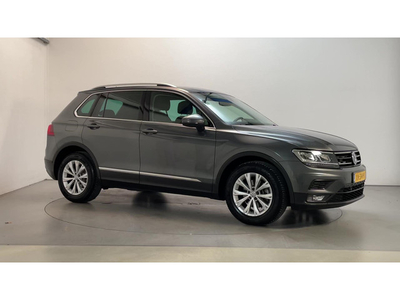 Volkswagen Tiguan 1.5 TSI 150pk DSG ACT Comfortline Business Navigatie Trekhaak Parkeersensoren