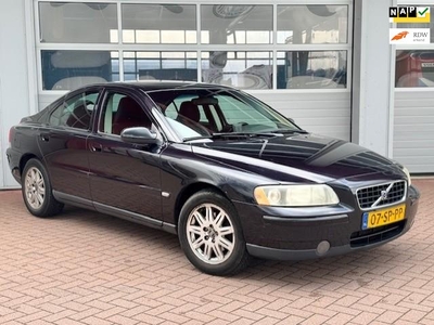 Volvo S60 2.4 Edition I / Navi / LM velgen / Leder-Stof