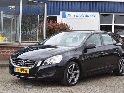 Volvo V60 1.6 T4 Kinetic 132kW Trekhaak 1600kg Clima Cruise PDC 18