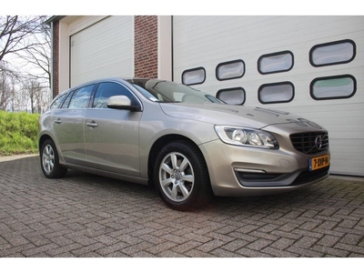 Volvo V60 2.0 D4 Momentum * Automaat / Navigatie / Trekhaak