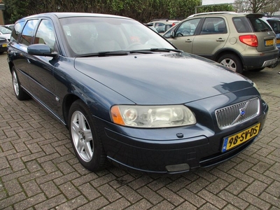 Volvo V70 2.4 D5 Edition II AIRCO! NAVI! XENON! TREKHAAK!