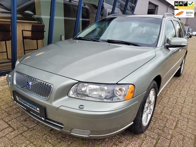 Volvo V70 2.4 Momentum Automaat 170PK LEER / PDC