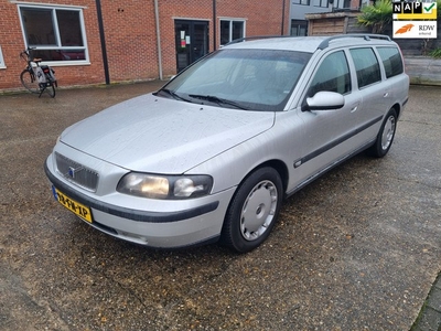 Volvo V70 2.4 T Geartr. AUTO MET WERK. GOED DE TEKST LEZEN.