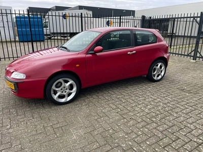 Alfa Romeo 147 1.6 T.Spark Distinctive (bj 2003)