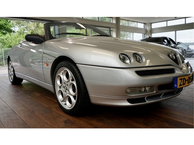 Alfa Romeo Spider 3.0-12V V6 L (bj 1999)