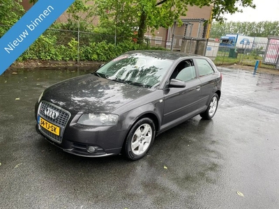 Audi A3 1.6 Attraction NETTE AUTO RIJD EN SCHAKELT GOED