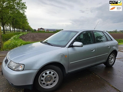 Audi A3 1.8 5V Ambiente/ clima/ 5 deurs/ bj 1999