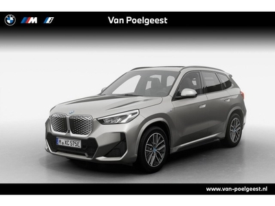 BMW iX1 xDrive30 67 kWh Glazen panoramadak Sportstoelen