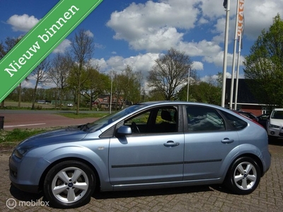 Ford Focus 1.6-16V Ambiente 5DRS, '06 ClimaCruiseTrekhaak!