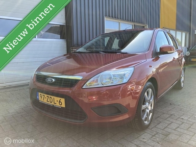 Ford Focus 2.0 Titanium AUTOMAAT, TREKHAAK!