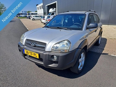 Hyundai Tucson 2.0i 142pk GERESERVEERD!!!!!!!