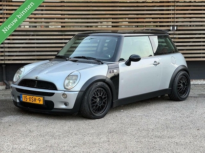 Mini Mini 1.6 Cooper Pepper S uitgevoerd