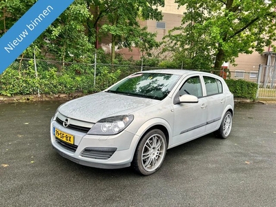 Opel Astra 1.6 Enjoy BLANKE LAK LAAT LOS , RIJD EN SCHAKELT