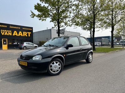 Opel Corsa 1.2i-16V Onyx