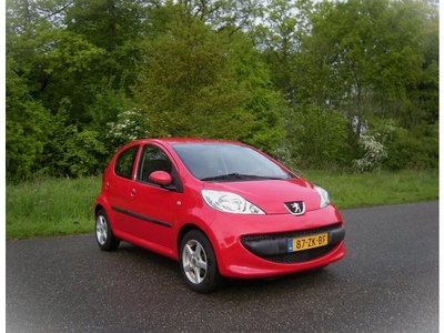 Peugeot 107 1.0-12V XS . 5 Deurs . LMV . weinig km . nette