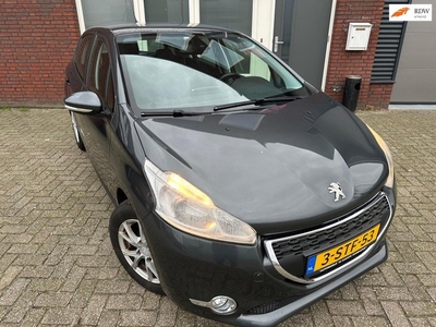 Peugeot 208 1.2 VTi Allure / Navi / PDC / Clima / Cruise