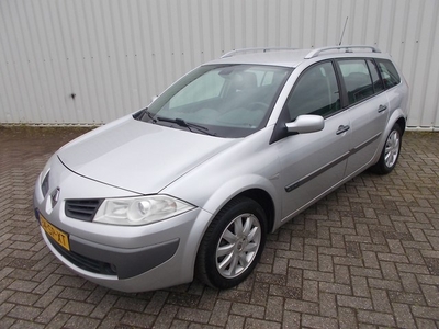 Renault Mégane Grand Tour 2.0-16V Privilège (bj 2006)