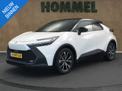 Toyota C-HR 1.8 Hybrid 140 First Edition DIRECT UITVOORRAAD LEVERBAAR! - STOEL EN STUUR VERWARMING - AUTOMATISCHE ACHTERKLEP - DRAADLOZE TELEFOONLADER - DEMO AUTO KM STAND KAN AFWIJKEN!