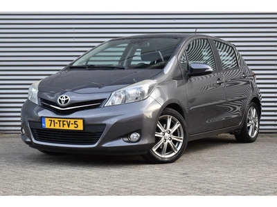 Toyota Yaris 1.3 VVT-i Dynamic, Navi, Cruise, Panoramadak.