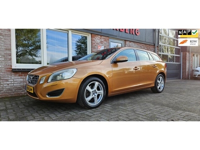 Volvo V60 1.6 T3 Summum Trekhaak! Xenon! Leer! Mooie/Nette