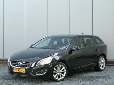 Volvo V60 T3 Kinetic Dealeronderhouden / Navi / Trekhaak