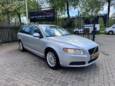 Volvo V70 2.4D Momentum Leder Nav Clima Dealer Ond