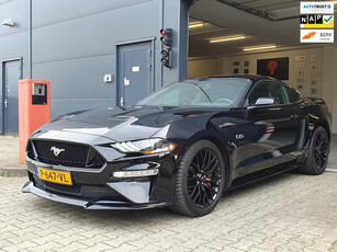 Ford Mustang GT 5.0 V8 FASTBACK / BLACK EDITION / 10-TRAPS !! / RECARO LEATHER SPORTSEATS / KEYLESS / CARPLAY / APK 30-06-2026 !