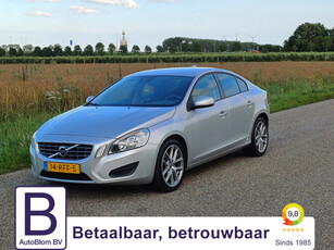 Volvo S60 1.6 T3 Kinetic | NL ! | Dealer onderhouden ! | Clima | Cruise | Navi | Park. hulp achter