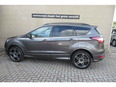 Ford Kuga 1.5 EcoBoost ST Line met INKLAPBARE trekhaak!