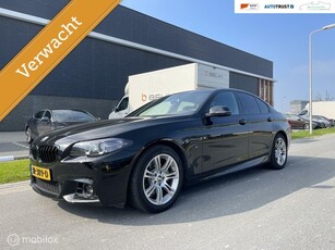 BMW 5-serie 520i M SportRIJKLAARLEERS.STOELENXENONNAP!!