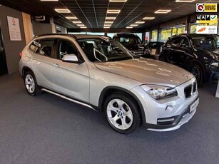 BMW X1 SDrive High Executive | Automaat | Navi | Cruise | Auto Airco | Dealer Onderh. | PDC Achter | Trekhaak | Zeer Netjes