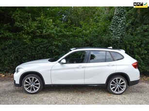 BMW X1 SDrive20i Panoramadak/leer-comfort/trekhaak/dealer