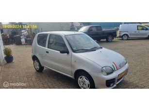 Fiat Seicento 1.1 Active radio /cd bumpers in kleur nwe apk!