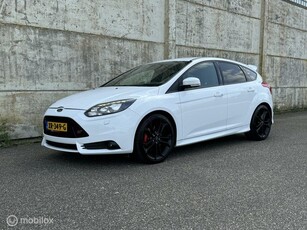 Ford Focus 2.0 EcoBoost ST-3/Keyless/Recaro/Leder/Camera