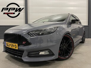 Ford Focus 2.0 ST 295PK STEALTH GREY