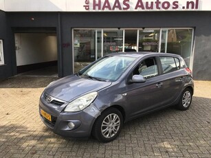 Hyundai i20 1.4i DynamicVersion / AIRCO / 5 DOORS / SCHADE