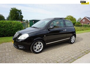 Lancia Ypsilon 1.4-16V Platino 95 pk 6 versnellingen