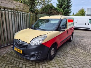 Opel Combo engine broken.... 2 pieces (bj 2017)