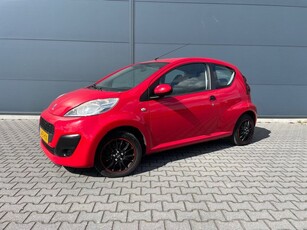 Peugeot 107 1.0 RED bouwjaar 2012 met nw apk