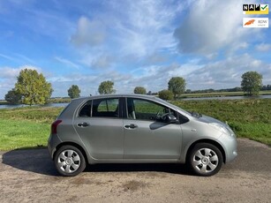 Toyota Yaris 1.0 VVTi +