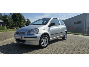 Toyota Yaris 1.3-16V VVT-i Sol Airco en Nieuw A.P.K