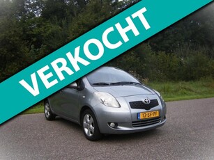 Toyota Yaris 1.3 VVTi Luna . AUTOMAAT . 5 Drs