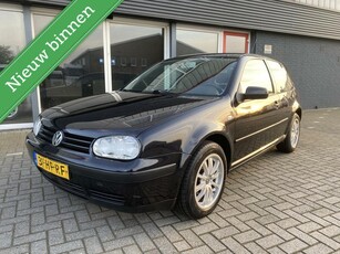 Volkswagen Golf 1.6-16V Trendline