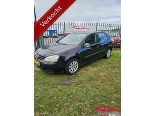 Volkswagen Golf 1.6 FSI Trendline