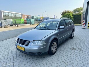 Volkswagen Passat 1.8 Turbo Highline - AUTOMAAT - LEES TEKST