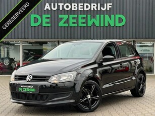 Volkswagen Polo 1.2 Black on BlackApple carplay